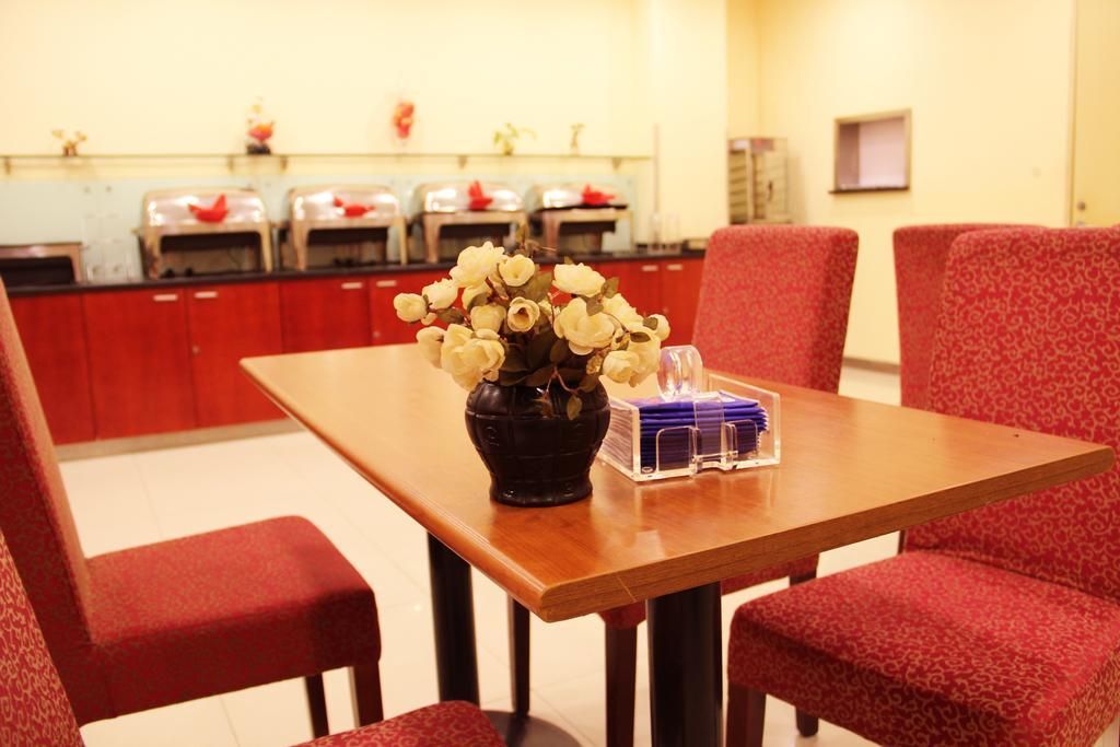 Hanting Hotel Shanghai South Railway Station Luoxiang Road Branch Extérieur photo